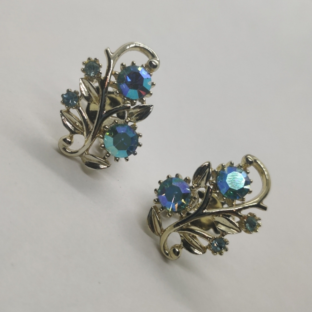 Vintage Coro Aurora Borealis crystal earrings - Picture 3 of 8